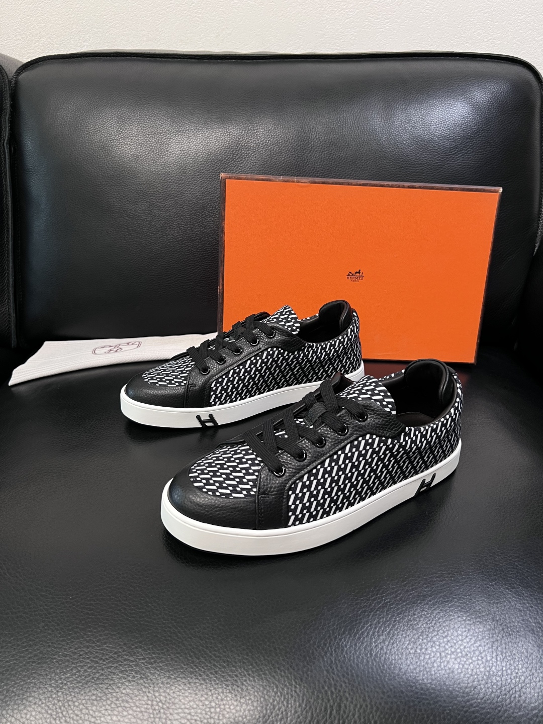 Hermes  高品质  顶级工艺品  爱马仕 专柜同步发售原厂配置，意大利进口原版牛皮面料，高品质拼接