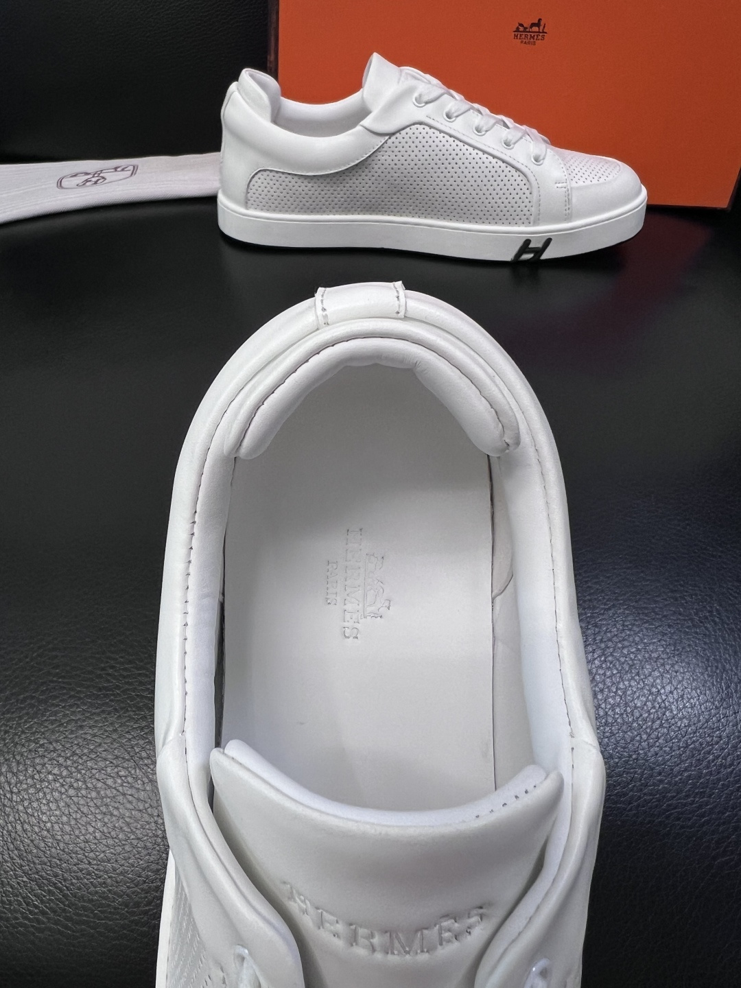 Hermes  高品质  顶级工艺品  爱马仕 专柜同步发售原厂配置，意大利进口原版牛皮面料，高品质拼接