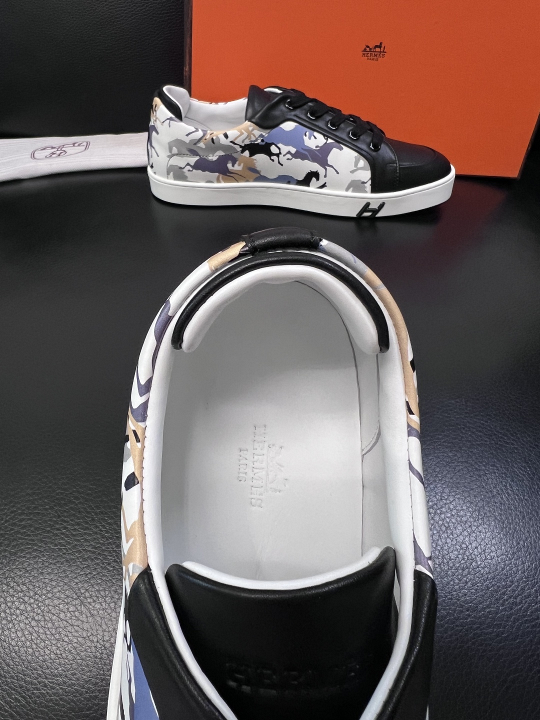 Hermes  高品质  顶级工艺品  爱马仕 专柜同步发售原厂配置，意大利进口原版牛皮面料，高品质拼接