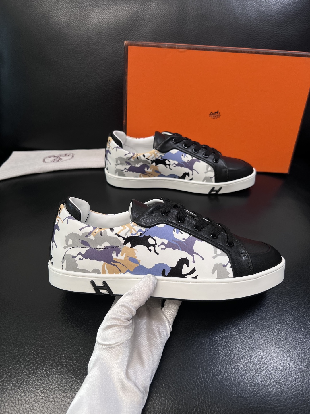 Hermes  高品质  顶级工艺品  爱马仕 专柜同步发售原厂配置，意大利进口原版牛皮面料，高品质拼接