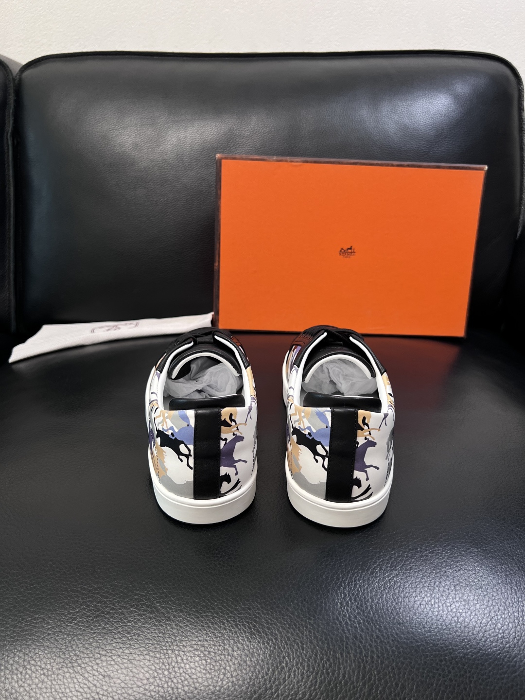 Hermes  高品质  顶级工艺品  爱马仕 专柜同步发售原厂配置，意大利进口原版牛皮面料，高品质拼接