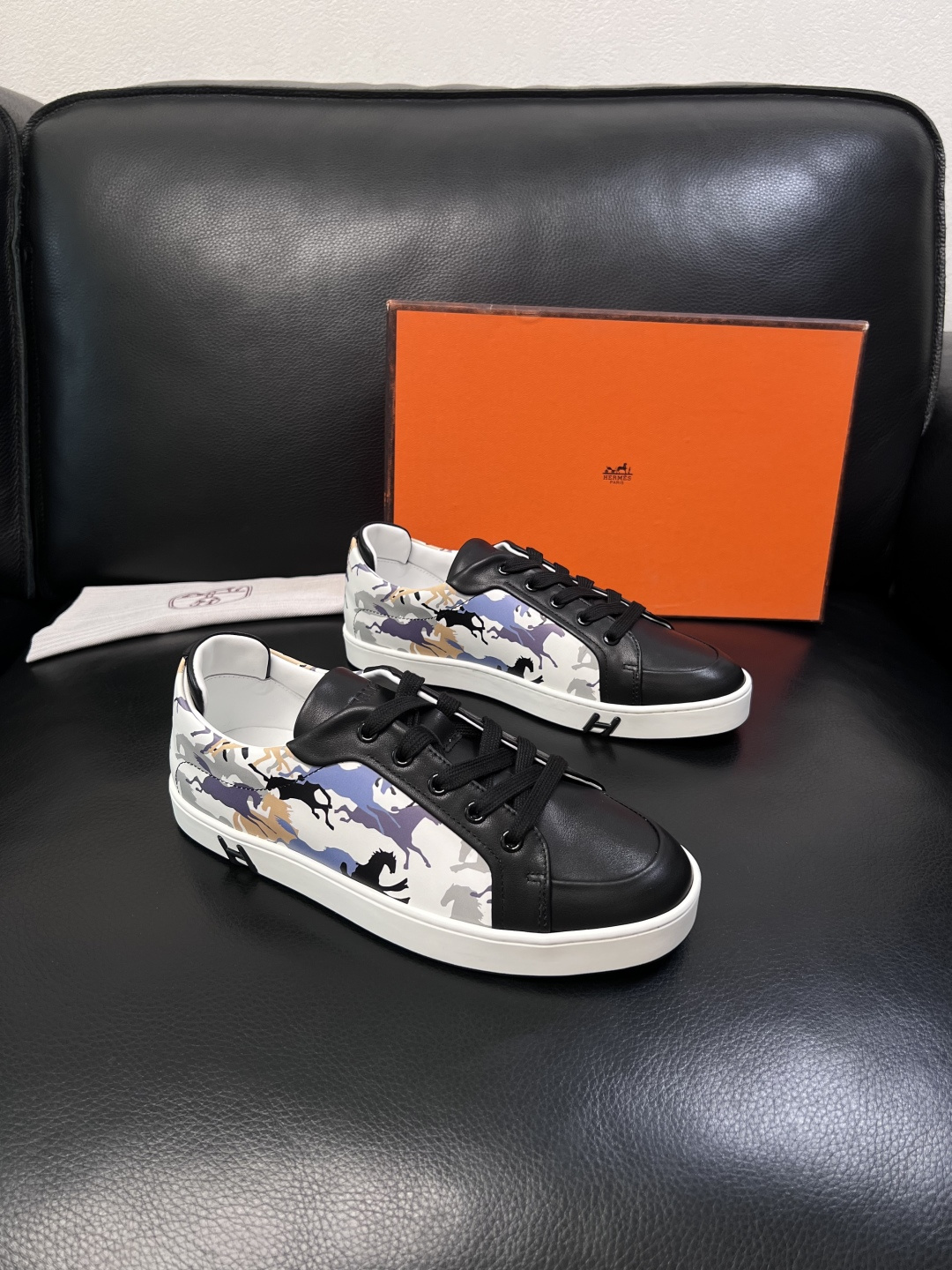 Hermes  高品质  顶级工艺品  爱马仕 专柜同步发售原厂配置，意大利进口原版牛皮面料，高品质拼接