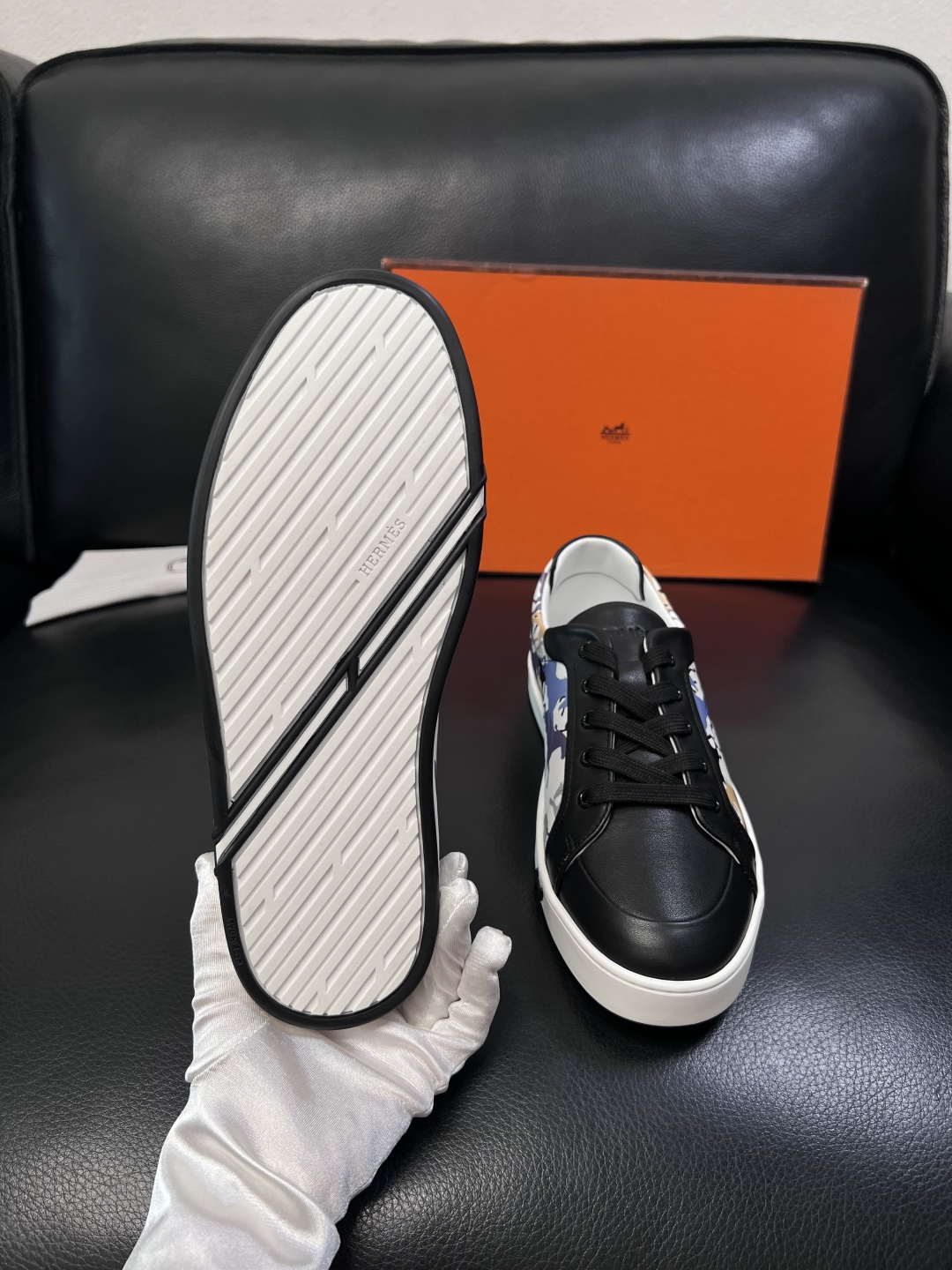 Hermes  高品质  顶级工艺品  爱马仕 专柜同步发售原厂配置，意大利进口原版牛皮面料，高品质拼接