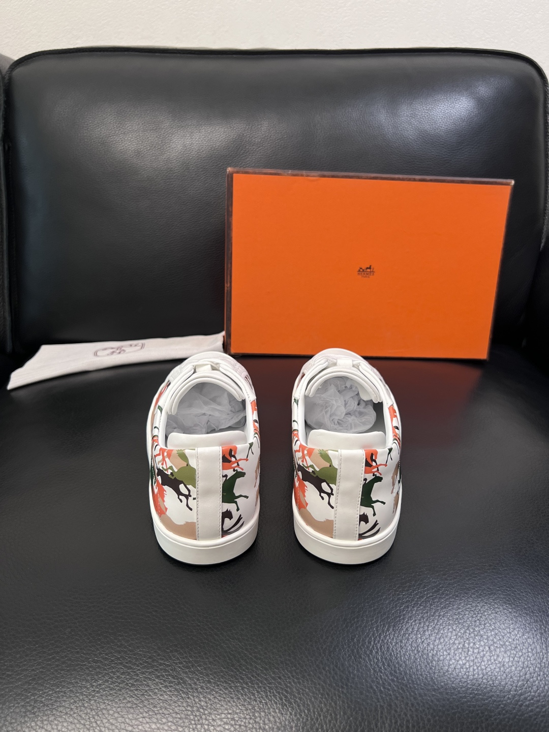 Hermes  高品质  顶级工艺品  爱马仕 专柜同步发售原厂配置，意大利进口原版牛皮面料，高品质拼接