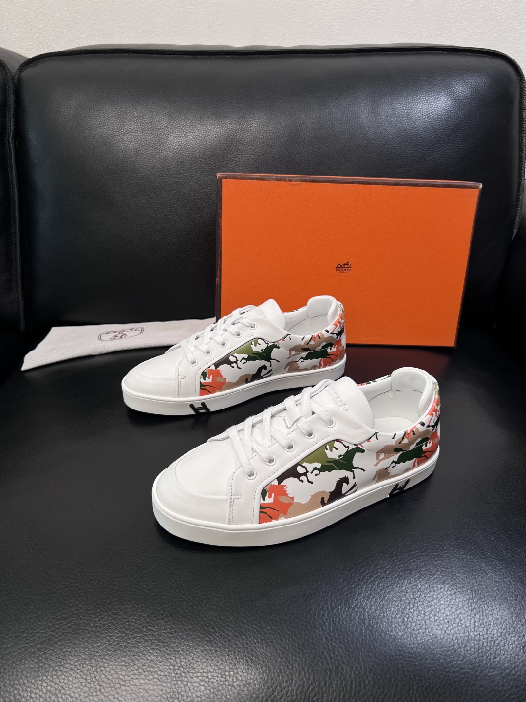 Hermes  高品质  顶级工艺品  爱马仕 专柜同步发售原厂配置，意大利进口原版牛皮面料，高品质拼接