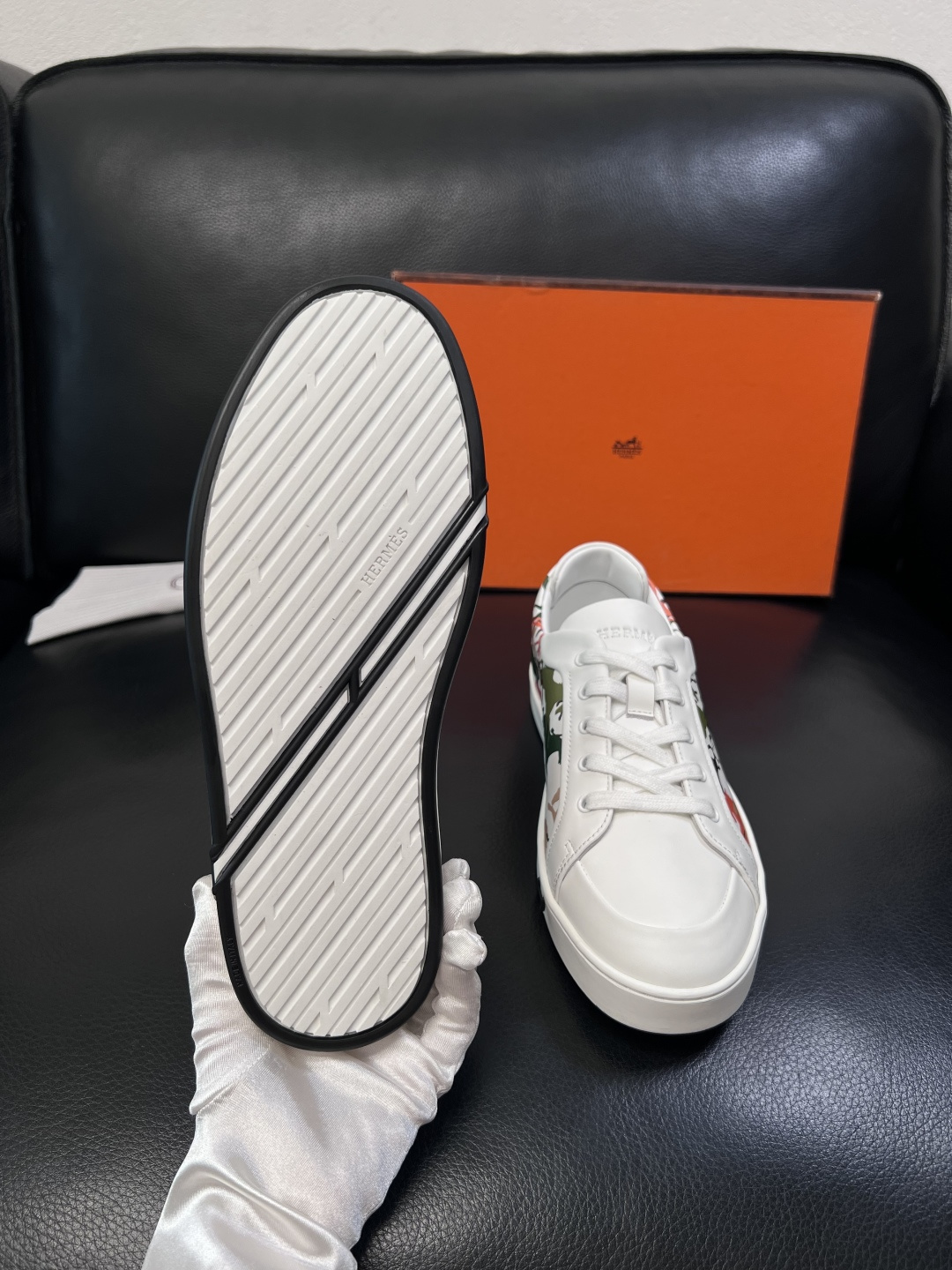 Hermes  高品质  顶级工艺品  爱马仕 专柜同步发售原厂配置，意大利进口原版牛皮面料，高品质拼接