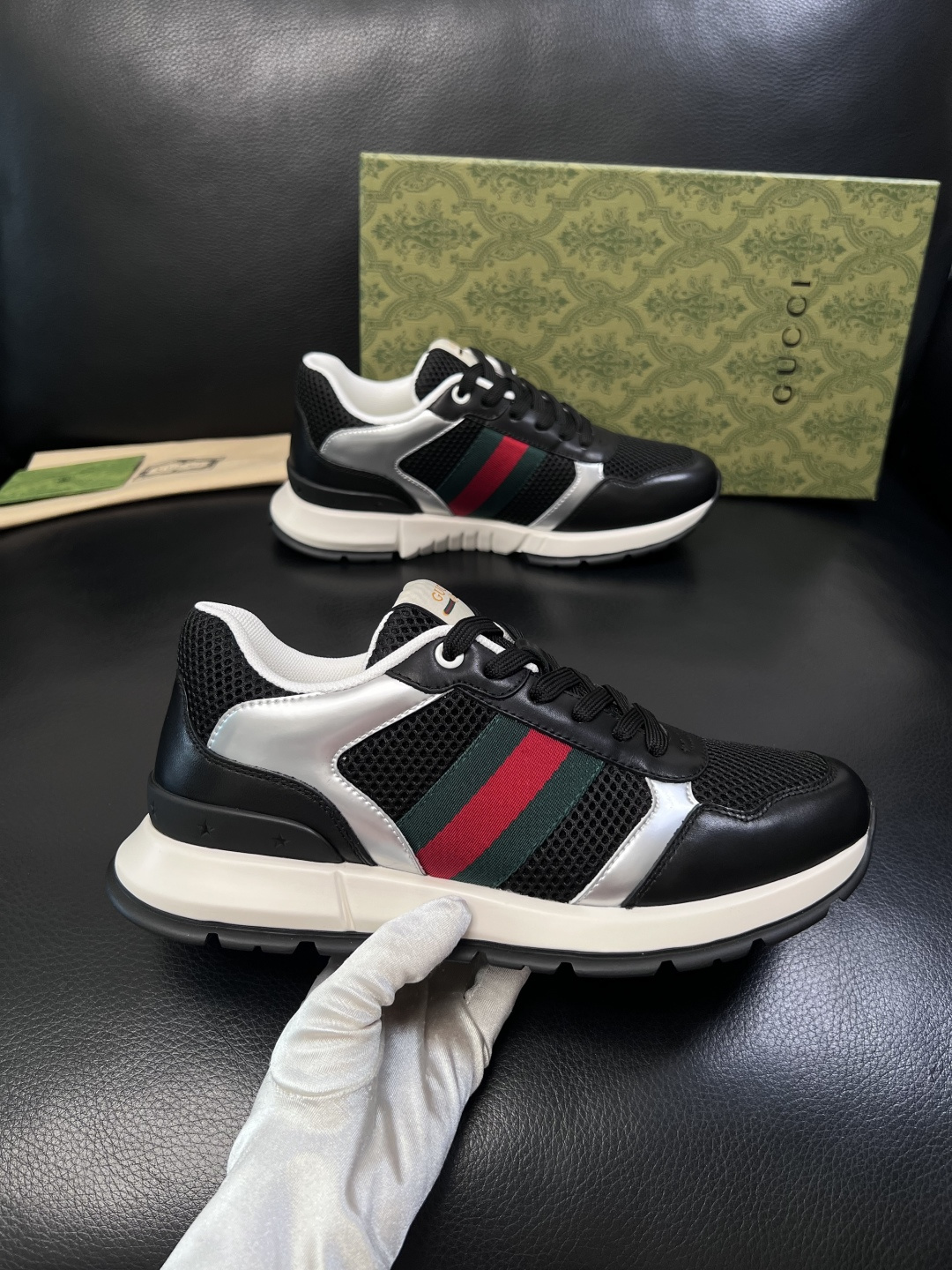 Gucci 高品质  顶级工艺品  古奇  专柜新款原厂配置，意大利进口牛皮面料，进口牛皮内里垫，透气舒