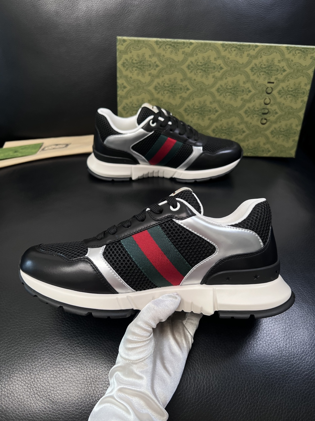 Gucci 高品质  顶级工艺品  古奇  专柜新款原厂配置，意大利进口牛皮面料，进口牛皮内里垫，透气舒
