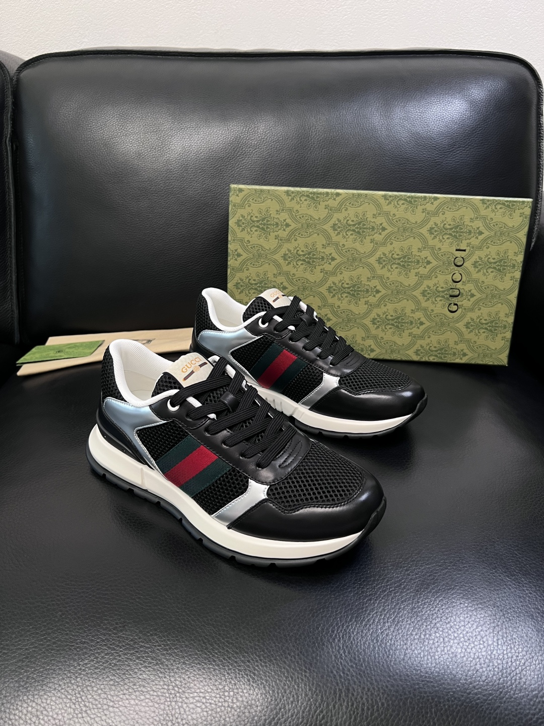 Gucci 高品质  顶级工艺品  古奇  专柜新款原厂配置，意大利进口牛皮面料，进口牛皮内里垫，透气舒