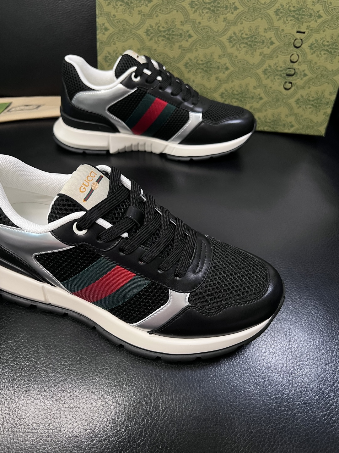 Gucci 高品质  顶级工艺品  古奇  专柜新款原厂配置，意大利进口牛皮面料，进口牛皮内里垫，透气舒