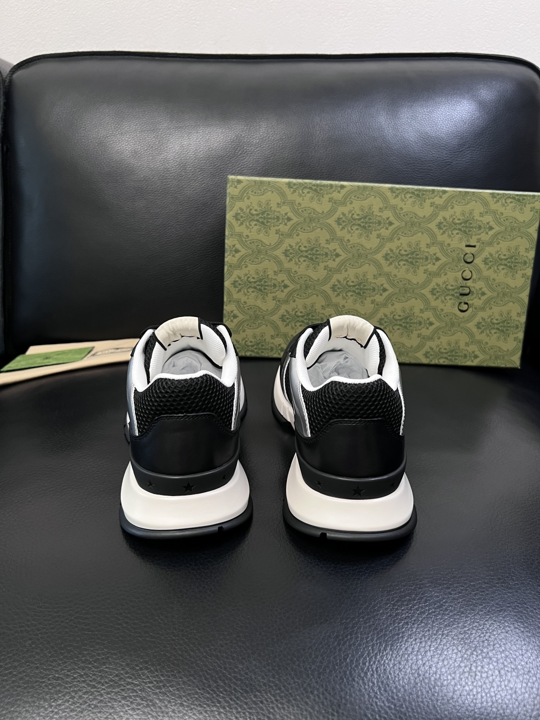 Gucci 高品质  顶级工艺品  古奇  专柜新款原厂配置，意大利进口牛皮面料，进口牛皮内里垫，透气舒