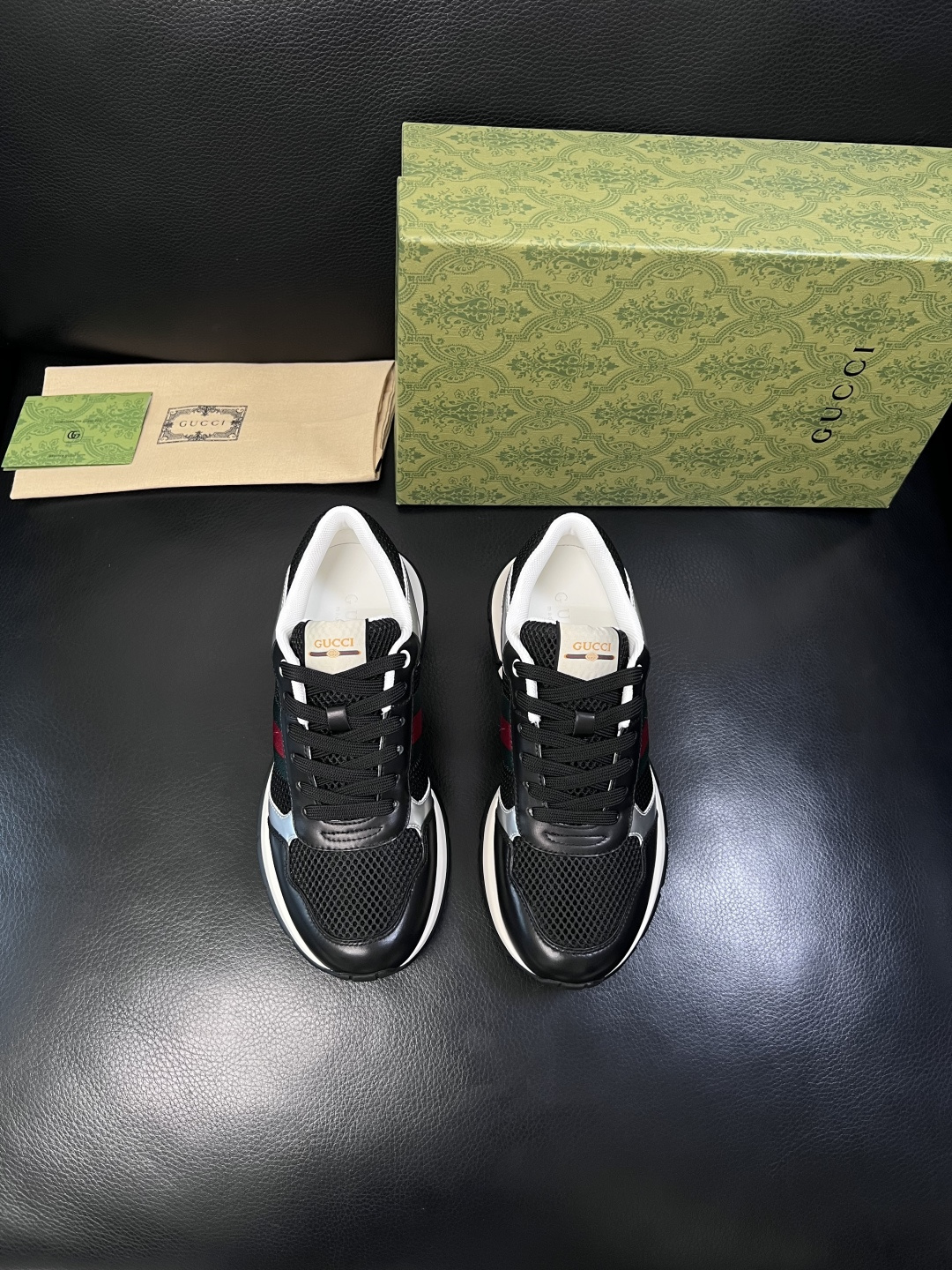 Gucci 高品质  顶级工艺品  古奇  专柜新款原厂配置，意大利进口牛皮面料，进口牛皮内里垫，透气舒