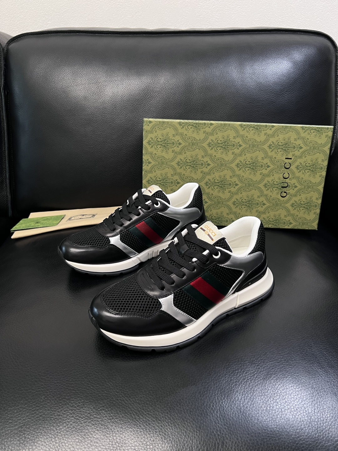 Gucci 高品质  顶级工艺品  古奇  专柜新款原厂配置，意大利进口牛皮面料，进口牛皮内里垫，透气舒