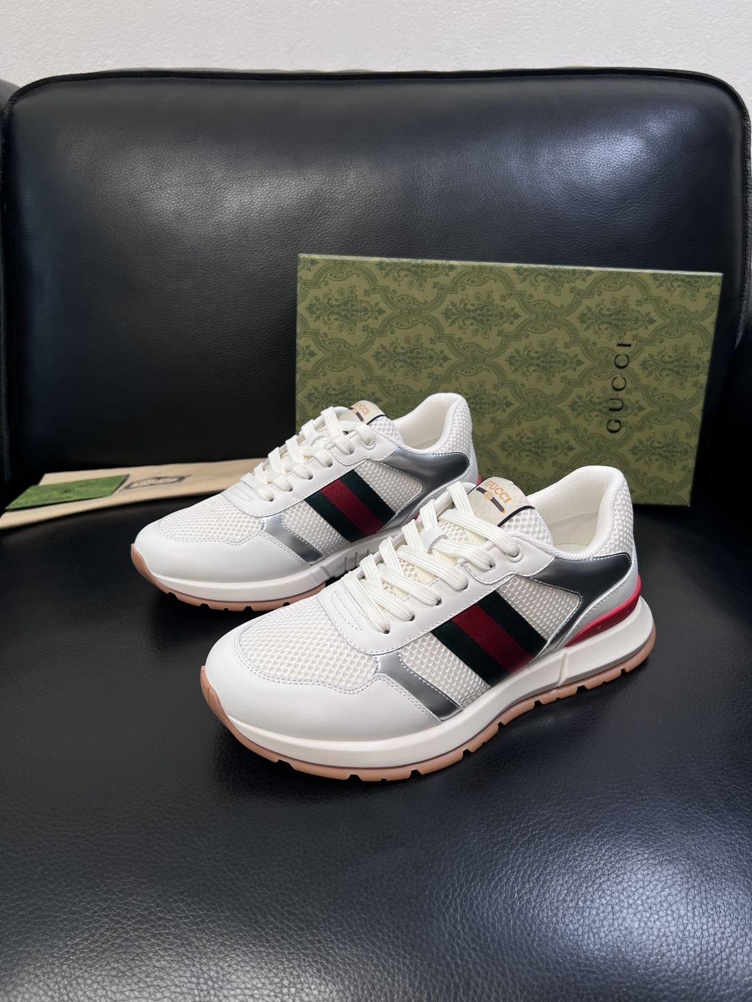 Gucci 高品质  顶级工艺品  古奇  专柜新款原厂配置，意大利进口牛皮面料，进口牛皮内里垫，透气舒
