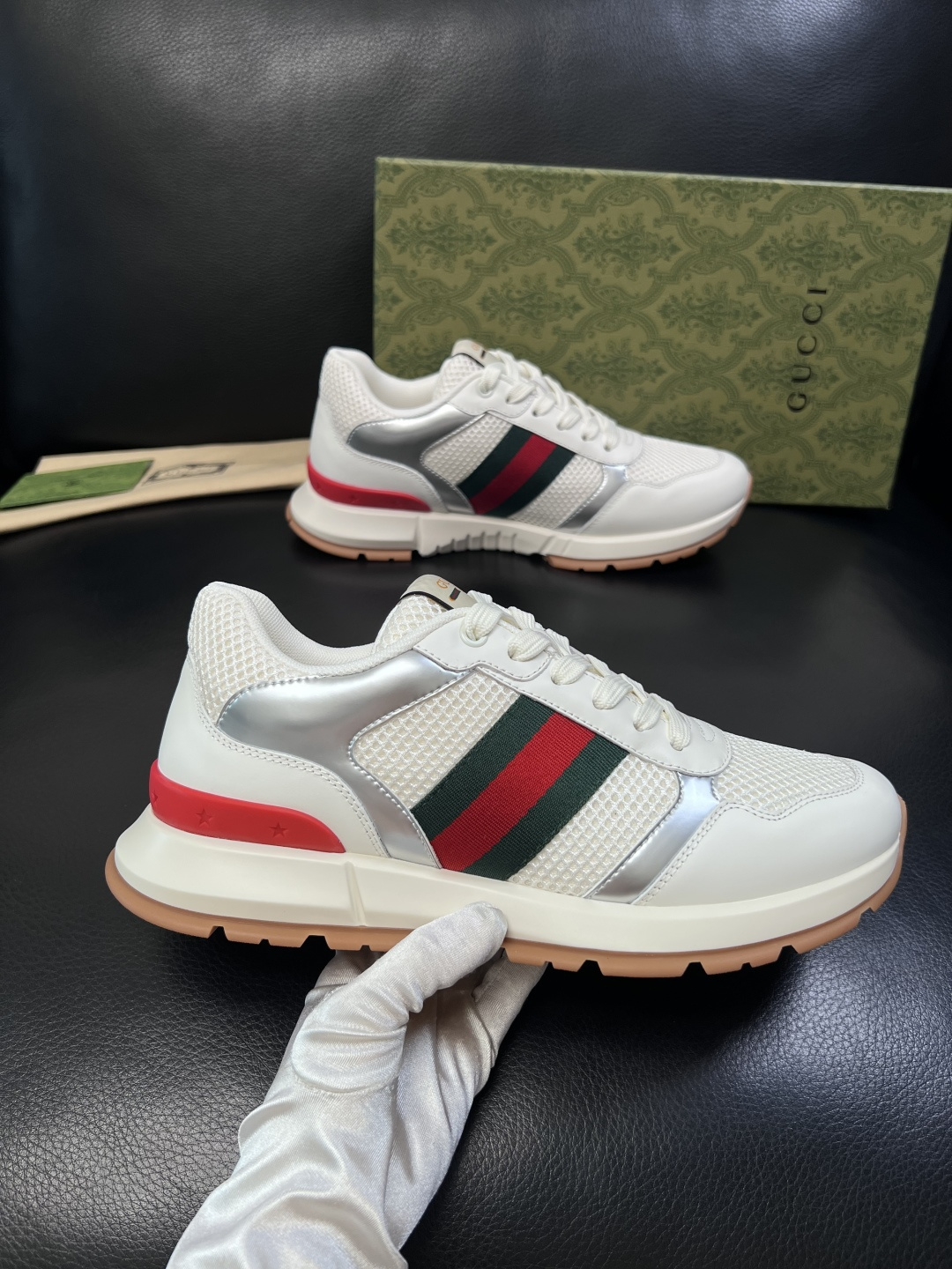 Gucci 高品质  顶级工艺品  古奇  专柜新款原厂配置，意大利进口牛皮面料，进口牛皮内里垫，透气舒