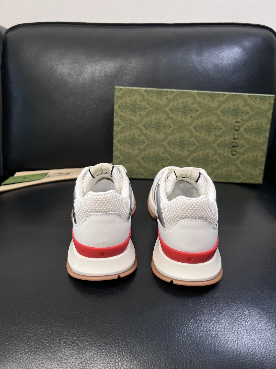 Gucci 高品质  顶级工艺品  古奇  专柜新款原厂配置，意大利进口牛皮面料，进口牛皮内里垫，透气舒