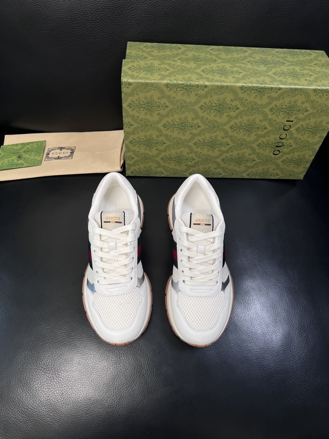 Gucci 高品质  顶级工艺品  古奇  专柜新款原厂配置，意大利进口牛皮面料，进口牛皮内里垫，透气舒