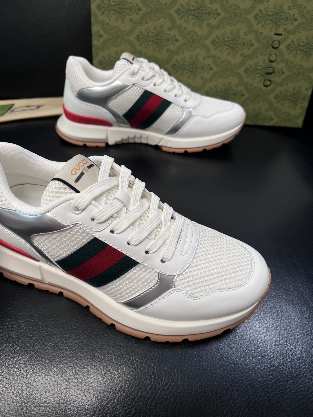 Gucci 高品质  顶级工艺品  古奇  专柜新款原厂配置，意大利进口牛皮面料，进口牛皮内里垫，透气舒