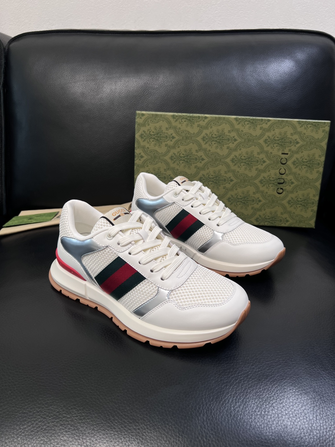Gucci 高品质  顶级工艺品  古奇  专柜新款原厂配置，意大利进口牛皮面料，进口牛皮内里垫，透气舒