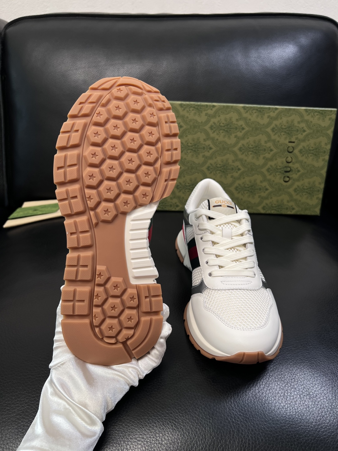 Gucci 高品质  顶级工艺品  古奇  专柜新款原厂配置，意大利进口牛皮面料，进口牛皮内里垫，透气舒