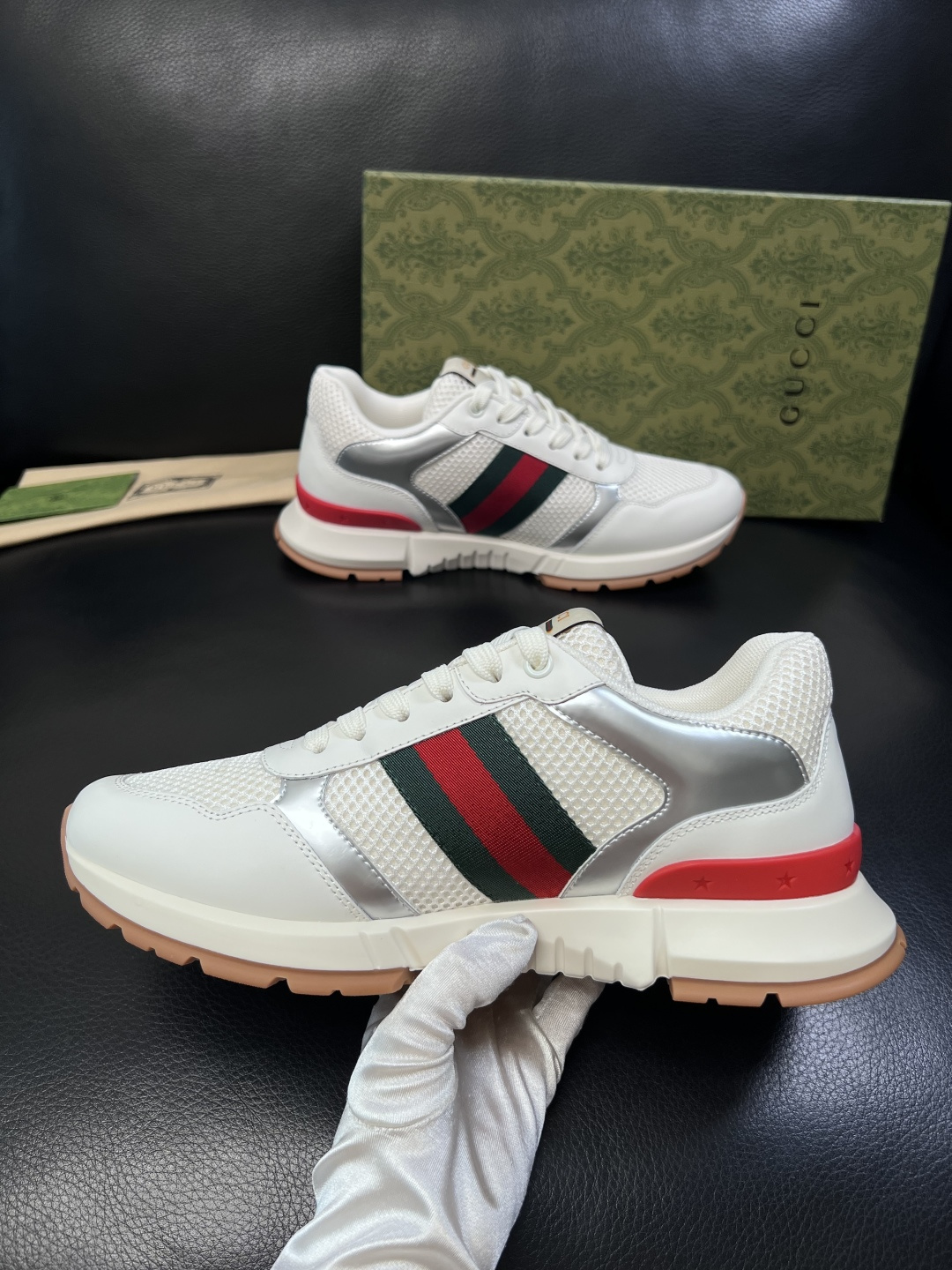 Gucci 高品质  顶级工艺品  古奇  专柜新款原厂配置，意大利进口牛皮面料，进口牛皮内里垫，透气舒