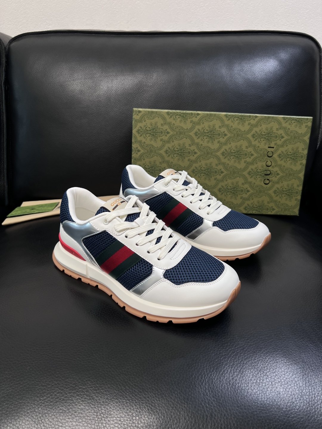 Gucci 高品质  顶级工艺品  古奇  专柜新款原厂配置，意大利进口牛皮面料，进口牛皮内里垫，透气舒