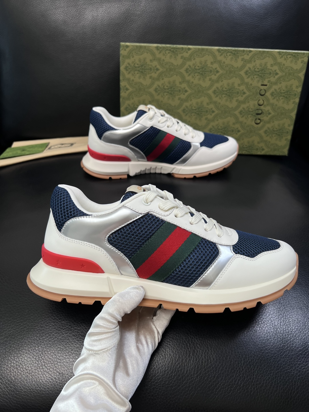 Gucci 高品质  顶级工艺品  古奇  专柜新款原厂配置，意大利进口牛皮面料，进口牛皮内里垫，透气舒