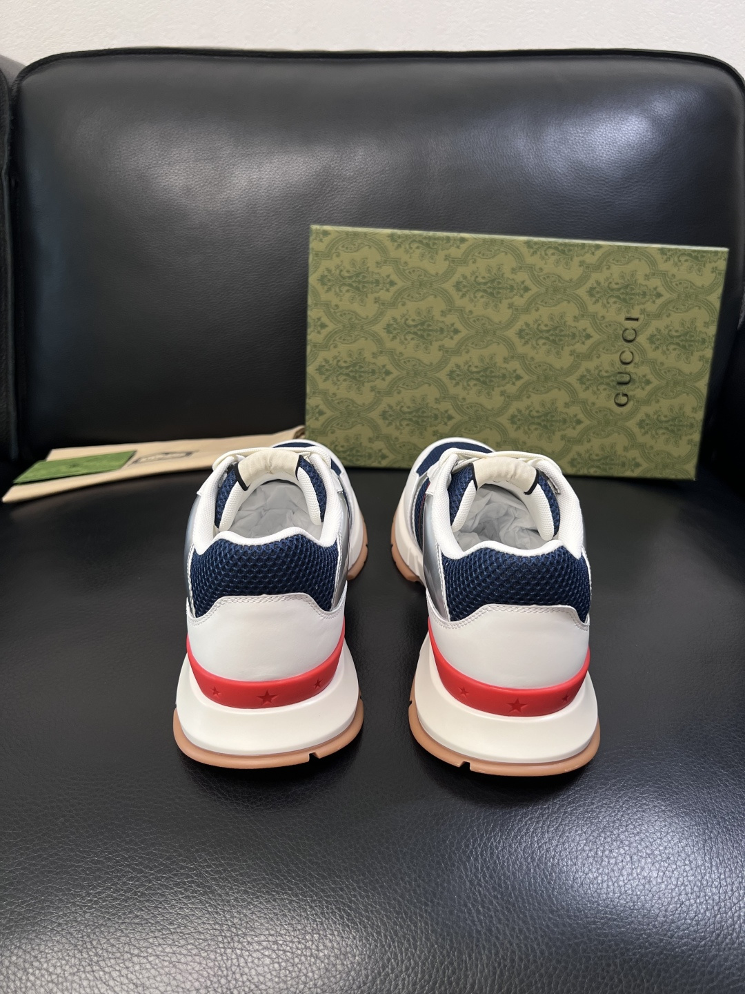Gucci 高品质  顶级工艺品  古奇  专柜新款原厂配置，意大利进口牛皮面料，进口牛皮内里垫，透气舒