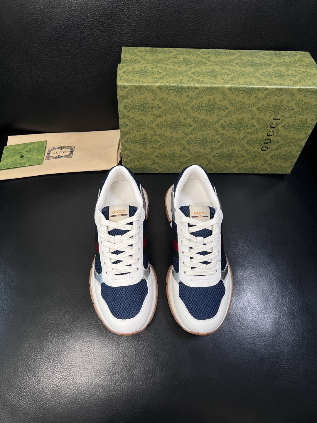 Gucci 高品质  顶级工艺品  古奇  专柜新款原厂配置，意大利进口牛皮面料，进口牛皮内里垫，透气舒