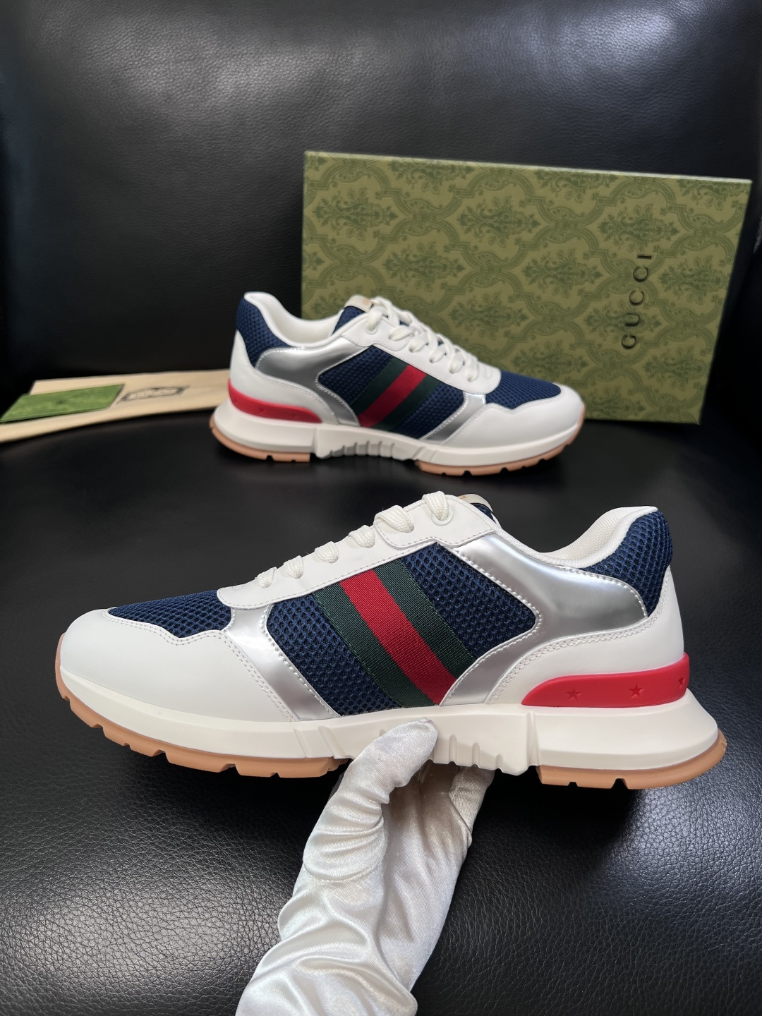 Gucci 高品质  顶级工艺品  古奇  专柜新款原厂配置，意大利进口牛皮面料，进口牛皮内里垫，透气舒