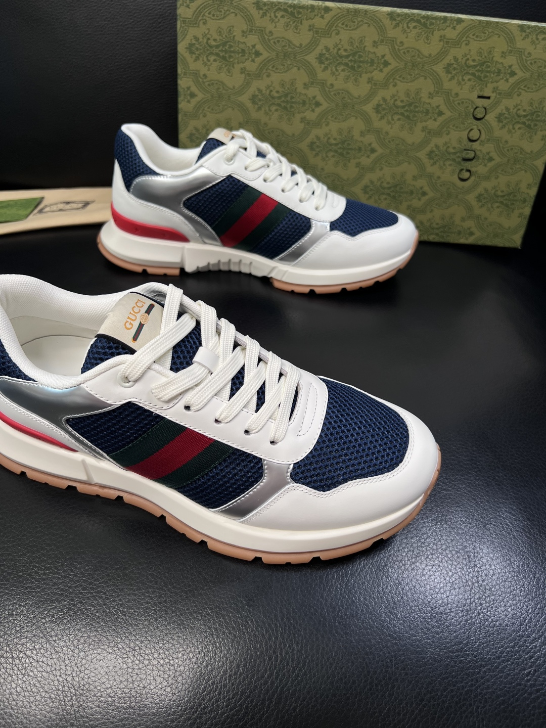 Gucci 高品质  顶级工艺品  古奇  专柜新款原厂配置，意大利进口牛皮面料，进口牛皮内里垫，透气舒