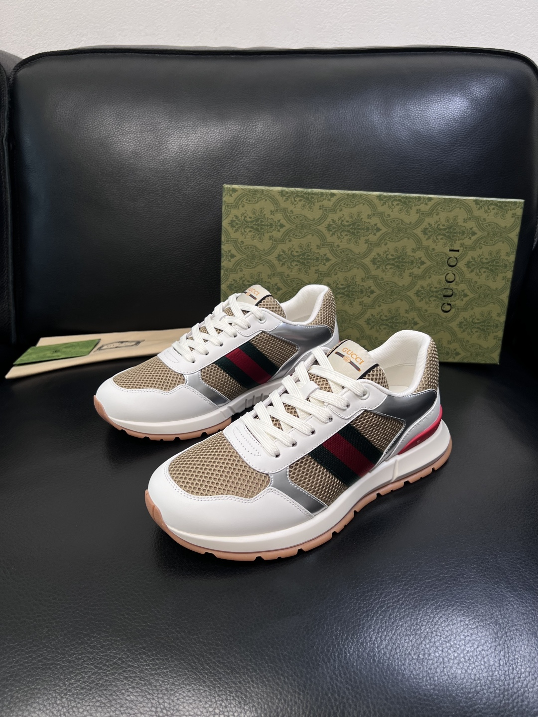 Gucci 高品质  顶级工艺品  古奇  专柜新款原厂配置，意大利进口牛皮面料，进口牛皮内里垫，透气舒