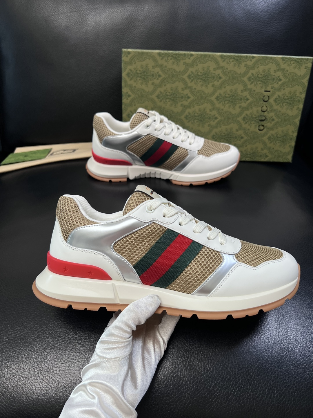 Gucci 高品质  顶级工艺品  古奇  专柜新款原厂配置，意大利进口牛皮面料，进口牛皮内里垫，透气舒