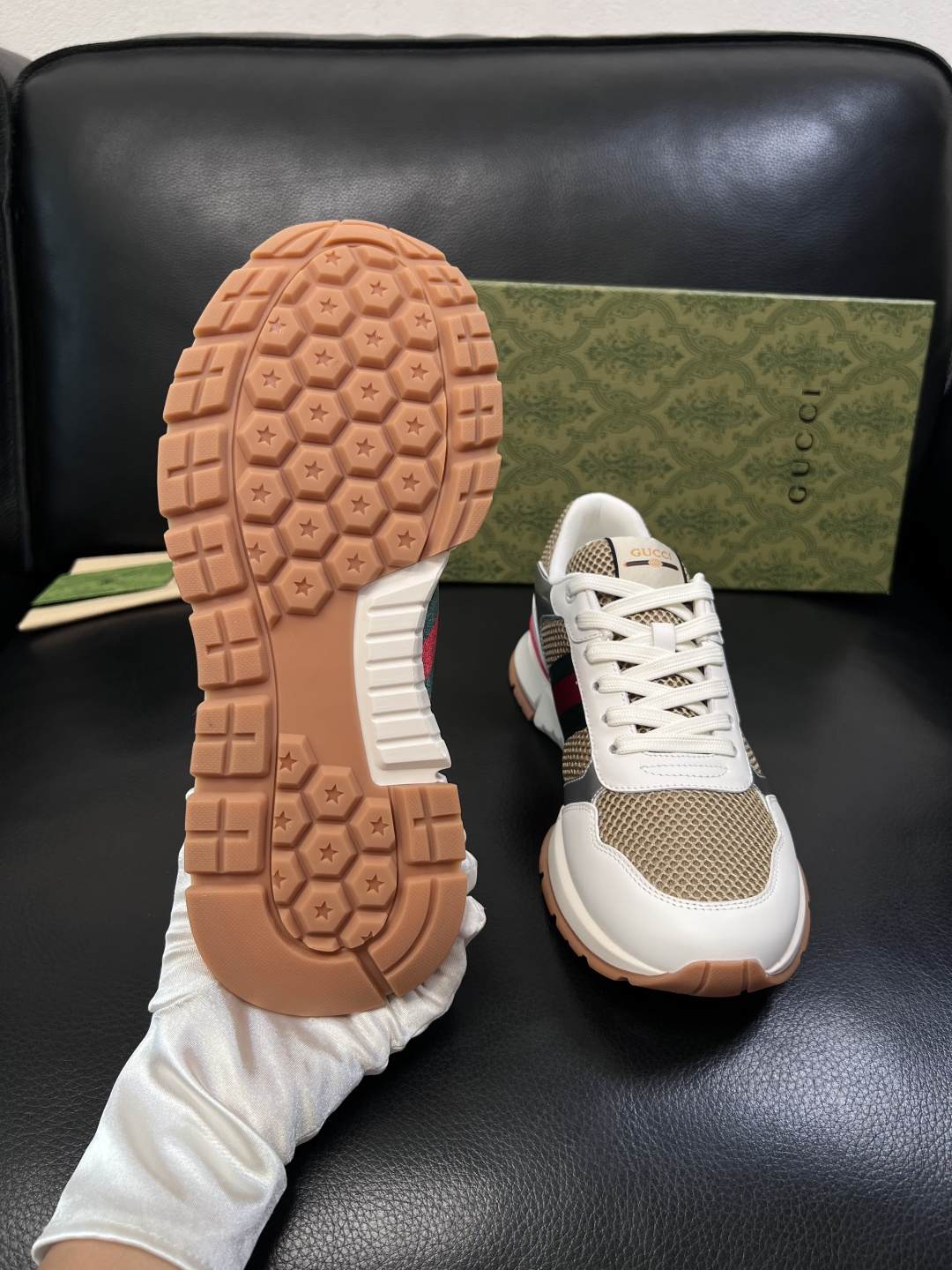 Gucci 高品质  顶级工艺品  古奇  专柜新款原厂配置，意大利进口牛皮面料，进口牛皮内里垫，透气舒