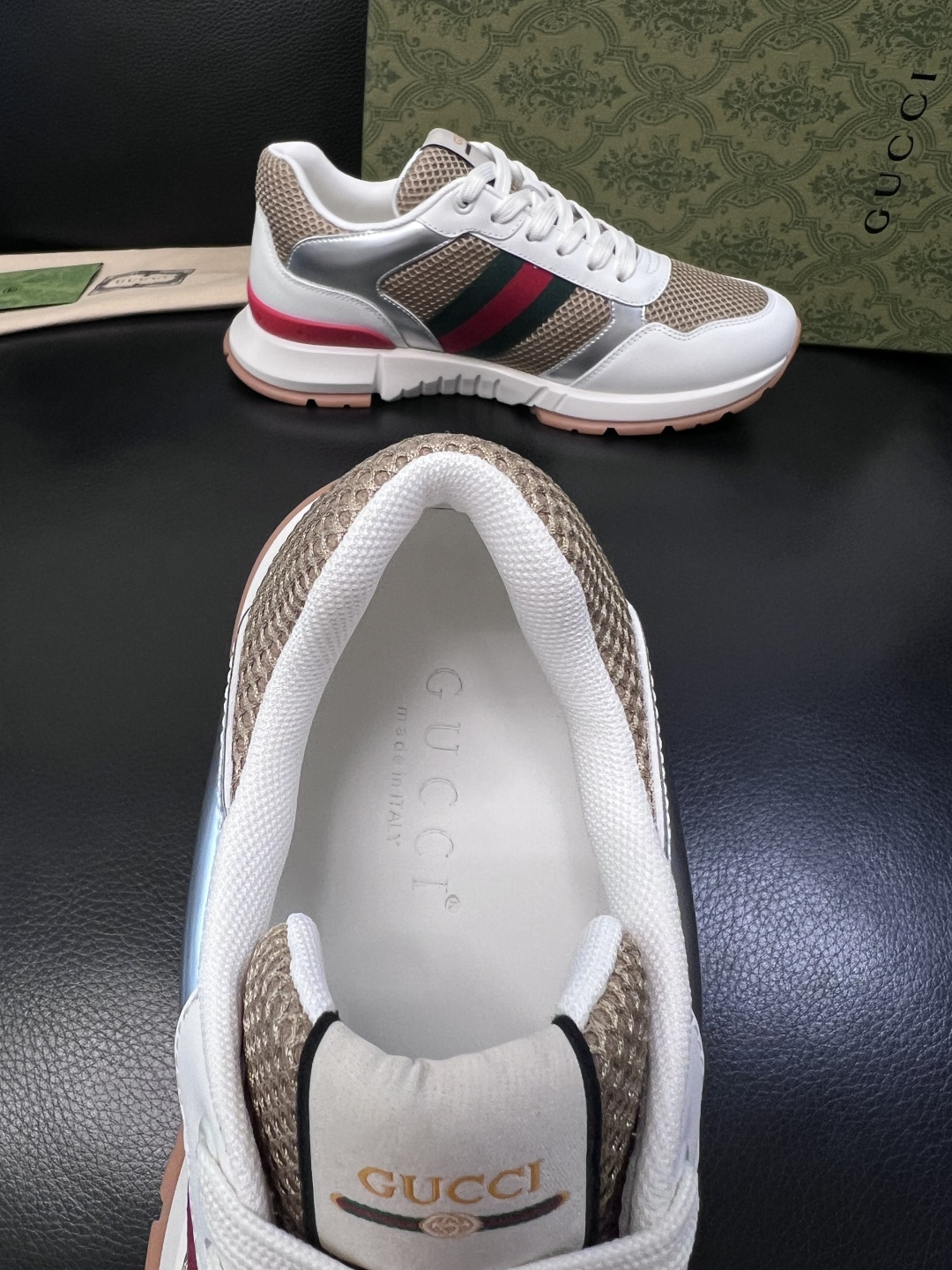 Gucci 高品质  顶级工艺品  古奇  专柜新款原厂配置，意大利进口牛皮面料，进口牛皮内里垫，透气舒