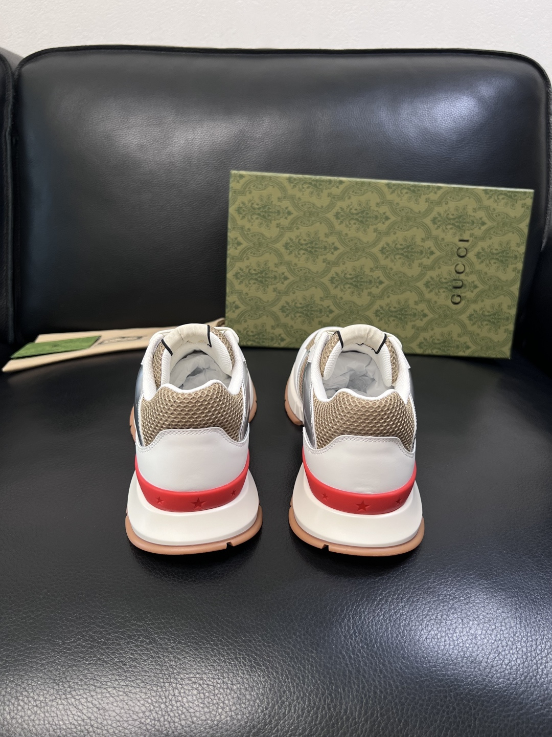 Gucci 高品质  顶级工艺品  古奇  专柜新款原厂配置，意大利进口牛皮面料，进口牛皮内里垫，透气舒