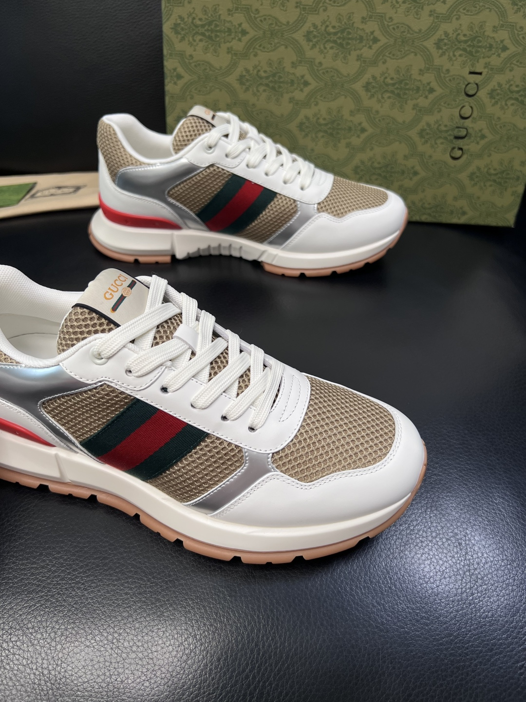 Gucci 高品质  顶级工艺品  古奇  专柜新款原厂配置，意大利进口牛皮面料，进口牛皮内里垫，透气舒