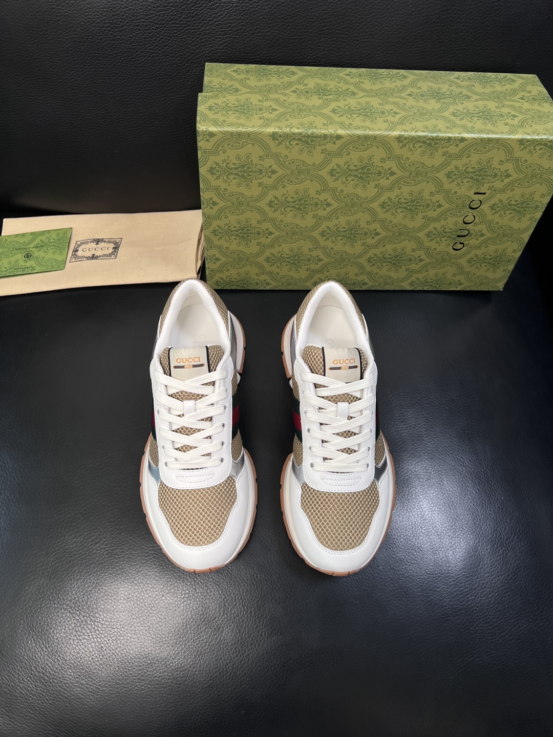Gucci 高品质  顶级工艺品  古奇  专柜新款原厂配置，意大利进口牛皮面料，进口牛皮内里垫，透气舒