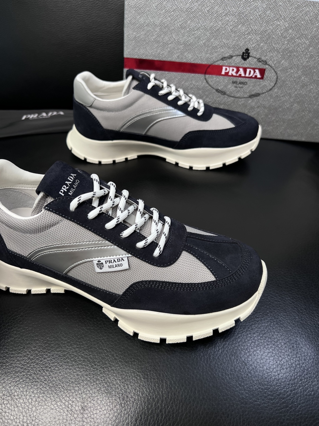 PRADA  高品质  顶级工艺品 普拉达 专柜同步 原厂配置，意大利进口原版牛皮面料，透气舒适进口水染