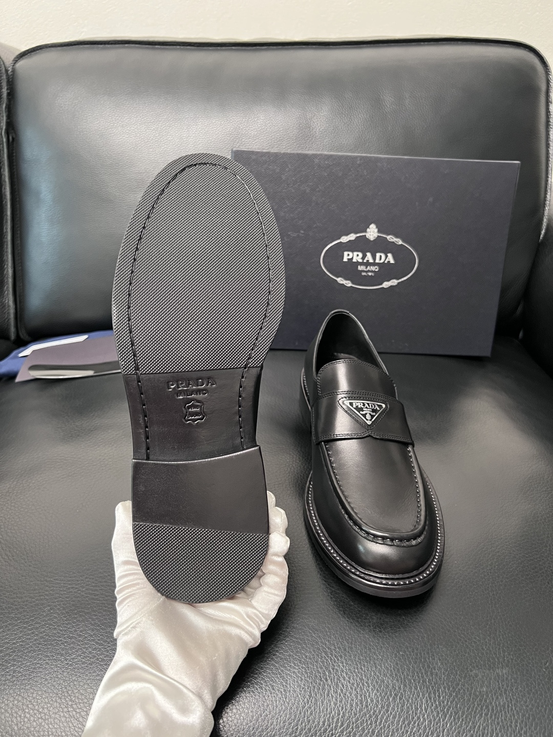 PRADA  高品质  顶级工艺品 普拉达 皮鞋专柜同步 原厂配置，意大利进口原版牛皮面料，透气舒适进口