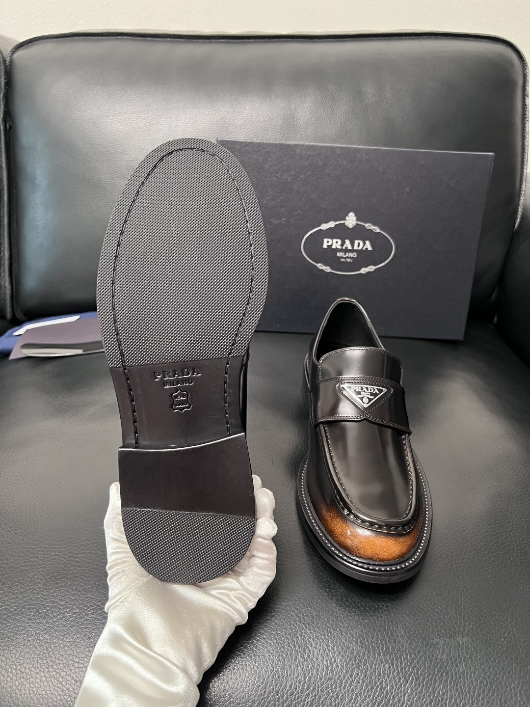 PRADA  高品质  顶级工艺品 普拉达 皮鞋专柜同步 原厂配置，意大利进口原版牛皮面料，透气舒适进口