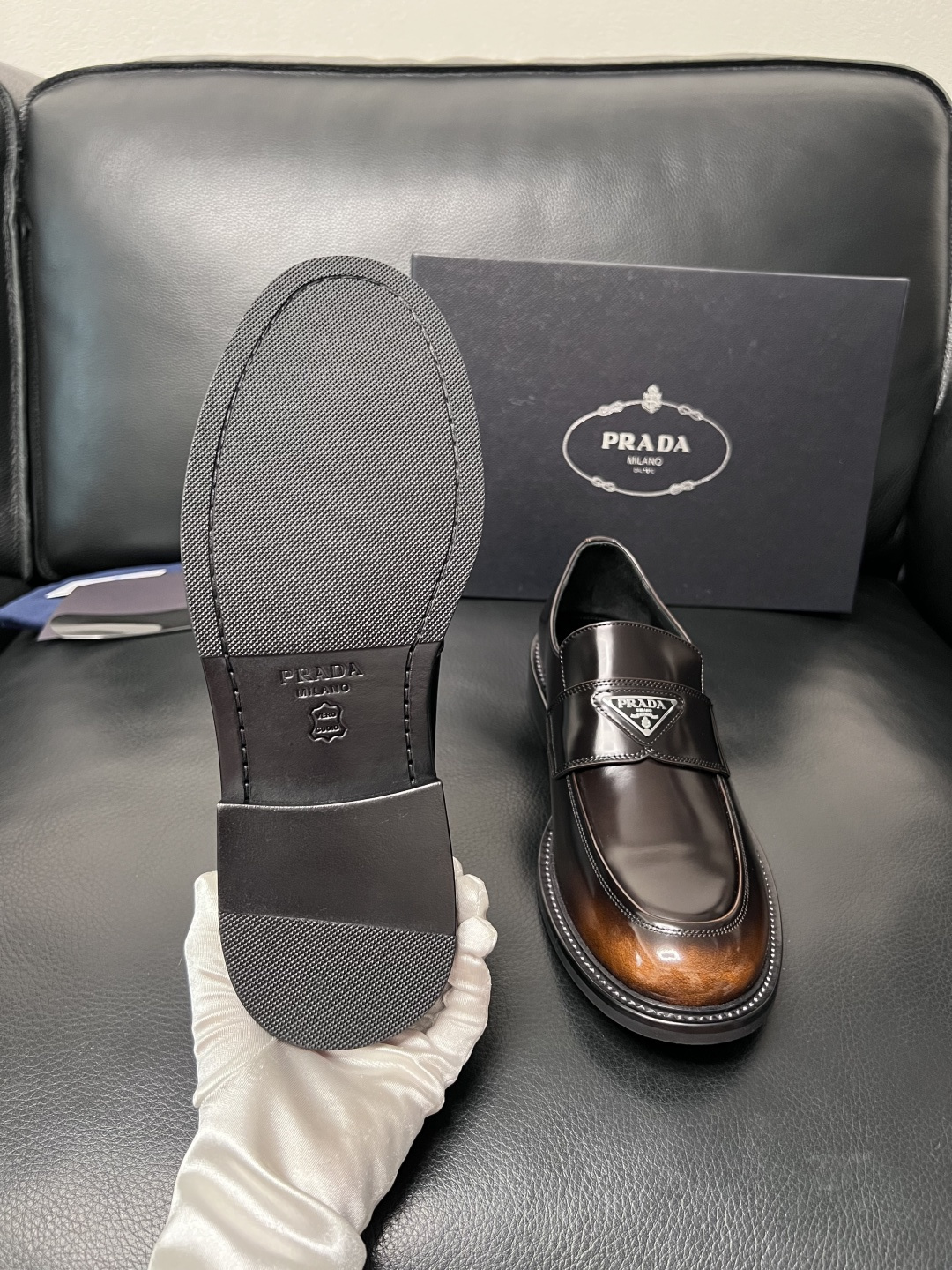 PRADA  高品质  顶级工艺品 普拉达 皮鞋专柜同步 原厂配置，意大利进口原版牛皮面料，透气舒适进口