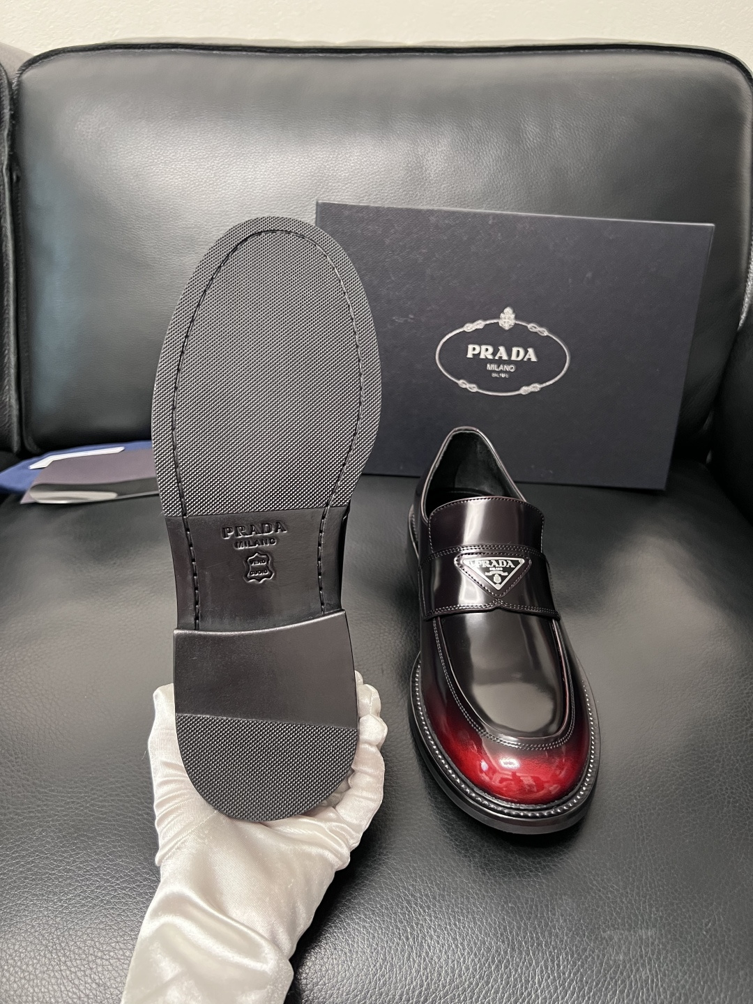 PRADA  高品质  顶级工艺品 普拉达 皮鞋专柜同步 原厂配置，意大利进口原版牛皮面料，透气舒适进口