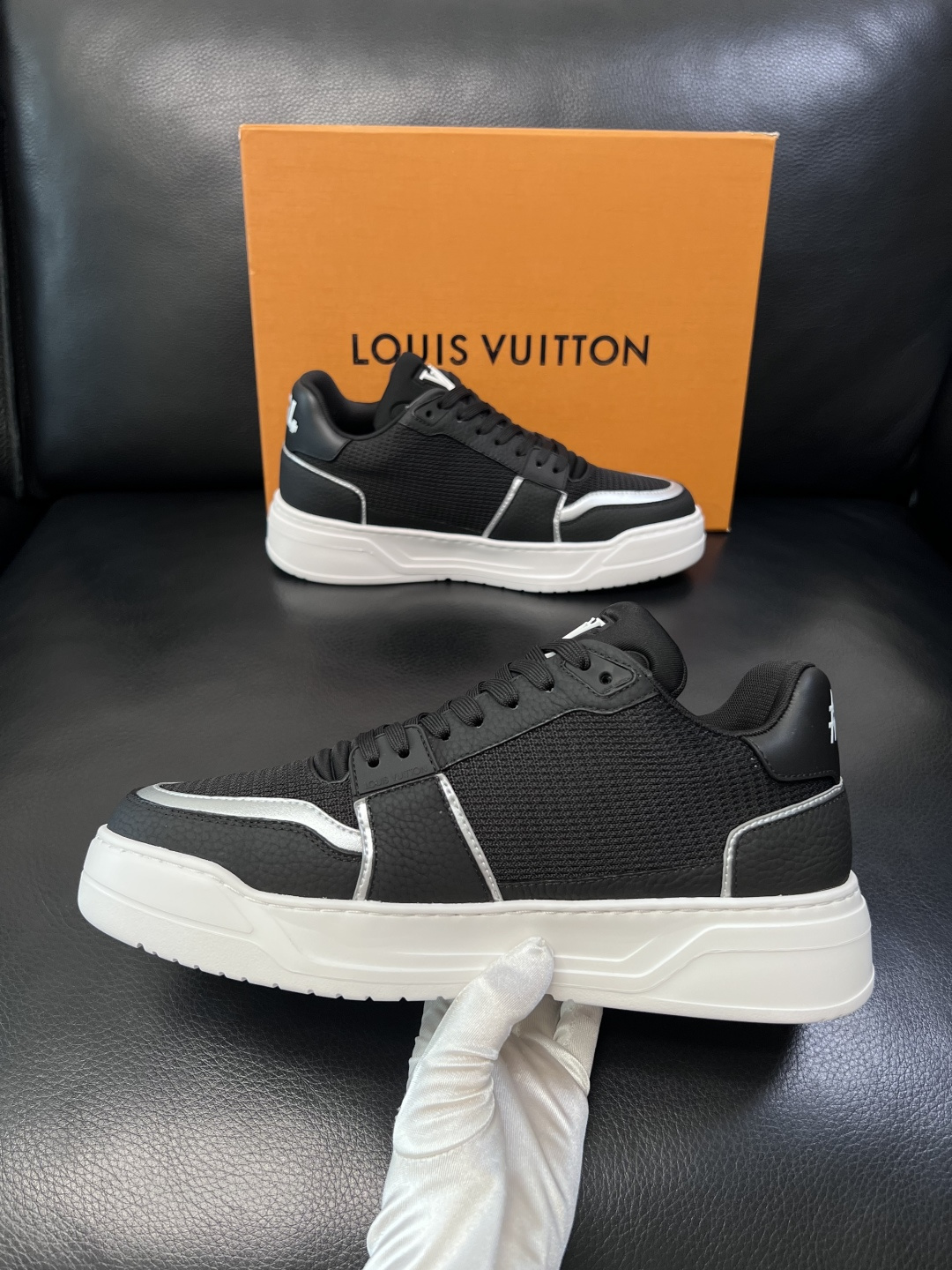 Lv  高品质  顶级工艺品  路易威登，运动板鞋专柜同步，鞋面意大利进口，高品质拼接缤纷色彩复杂工艺品
