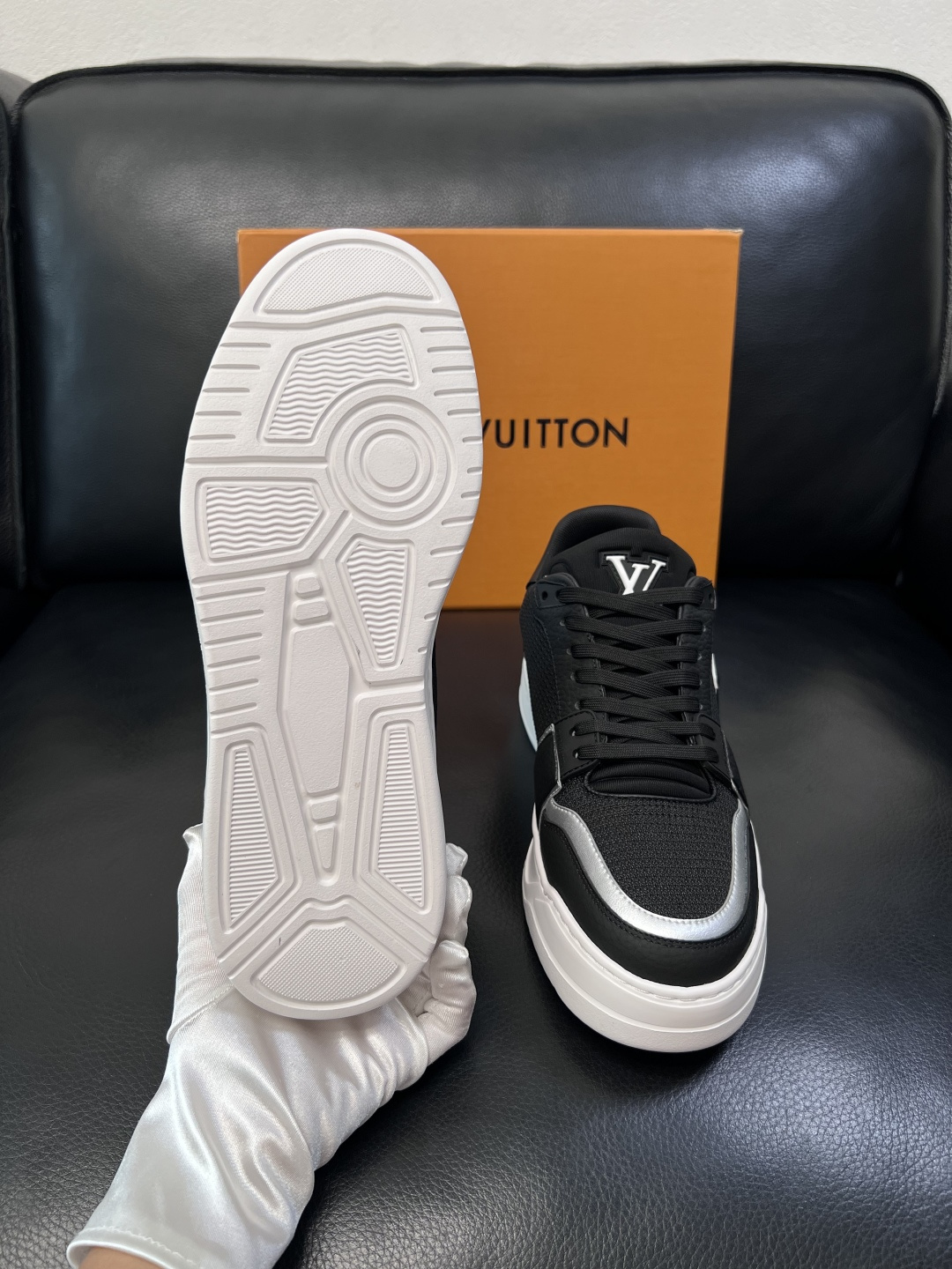 Lv  高品质  顶级工艺品  路易威登，运动板鞋专柜同步，鞋面意大利进口，高品质拼接缤纷色彩复杂工艺品