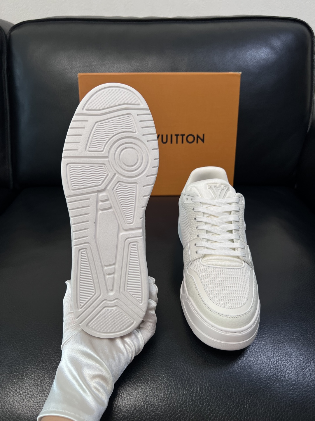 Lv  高品质  顶级工艺品  路易威登，运动板鞋专柜同步，鞋面意大利进口，高品质拼接缤纷色彩复杂工艺品