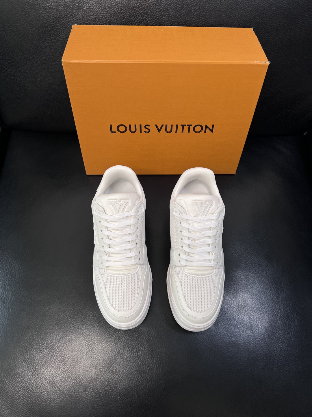Lv  高品质  顶级工艺品  路易威登，运动板鞋专柜同步，鞋面意大利进口，高品质拼接缤纷色彩复杂工艺品