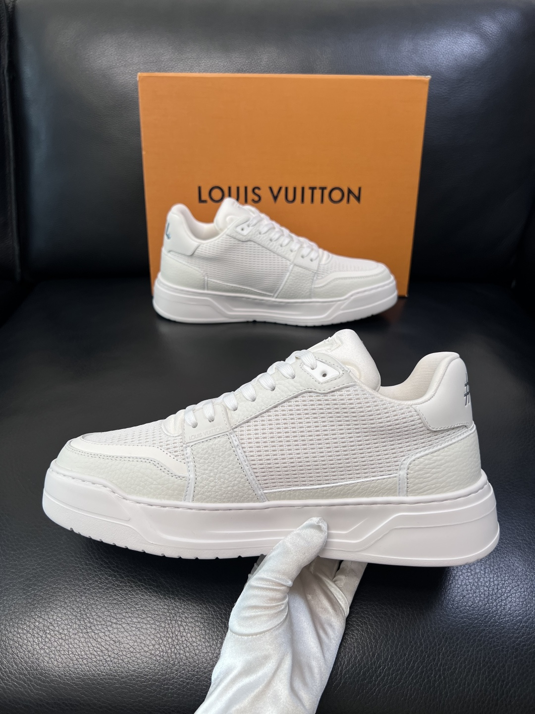 Lv  高品质  顶级工艺品  路易威登，运动板鞋专柜同步，鞋面意大利进口，高品质拼接缤纷色彩复杂工艺品