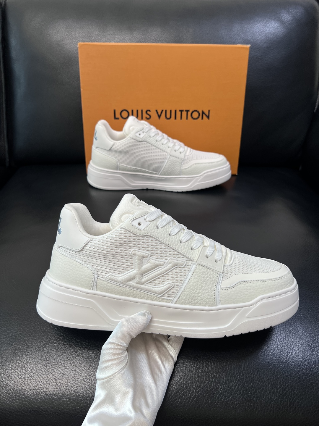 Lv  高品质  顶级工艺品  路易威登，运动板鞋专柜同步，鞋面意大利进口，高品质拼接缤纷色彩复杂工艺品