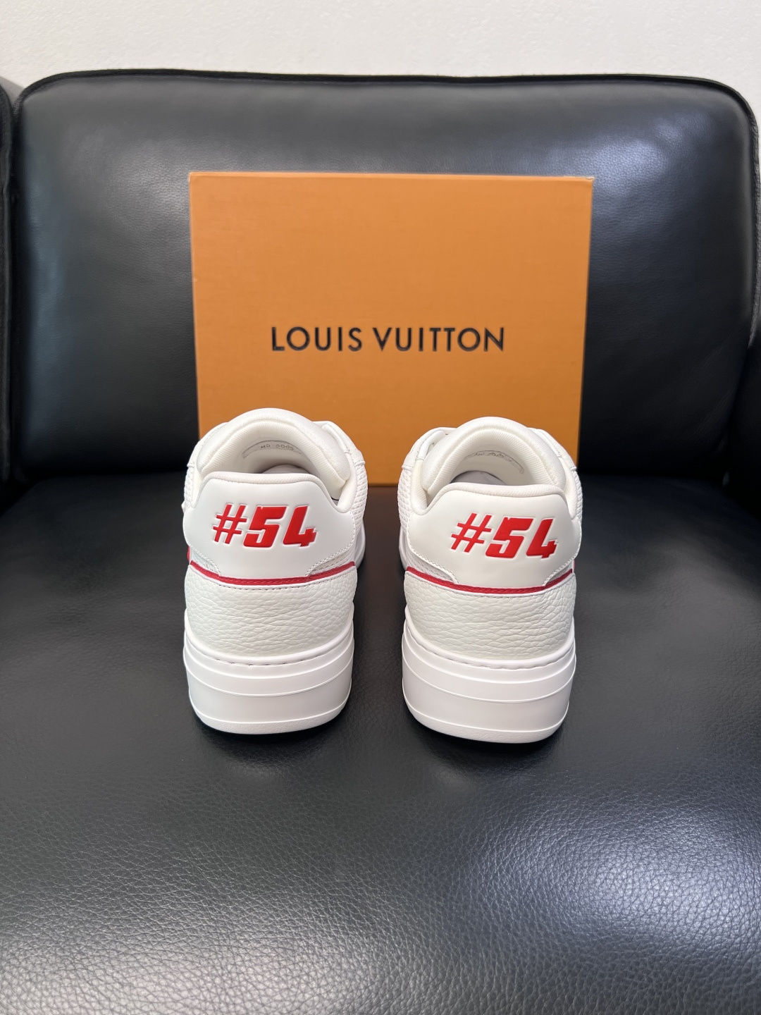 Lv  高品质  顶级工艺品  路易威登，运动板鞋专柜同步，鞋面意大利进口，高品质拼接缤纷色彩复杂工艺品